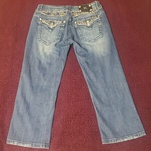 Miss Me Mid Rise Medium Wash Distressed Capri Jeans Bling Women Sz31 (32"wX22"l)